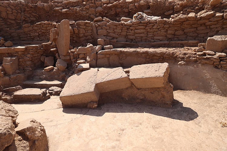 Neolithic amphitheater structure featuring a central human statue at the Karahantepe archaeological site.