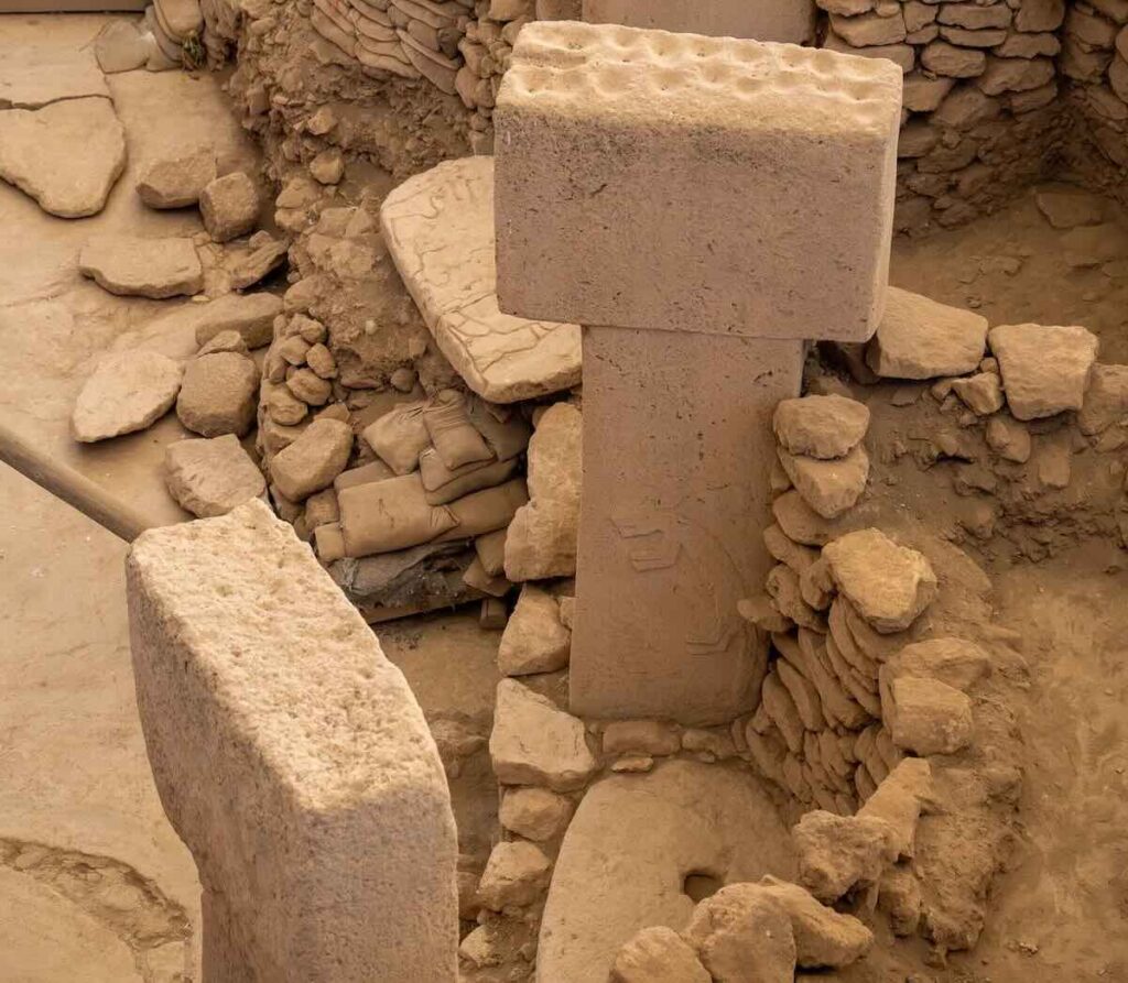 t shaped pillars